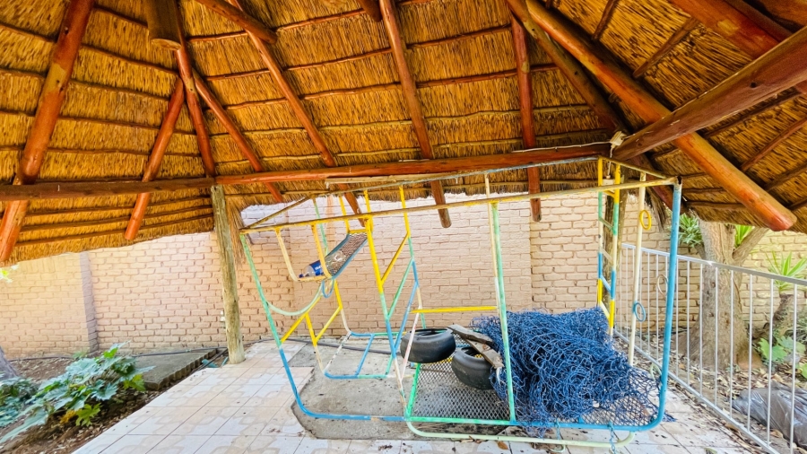 5 Bedroom Property for Sale in Van Der Hoff Park North West